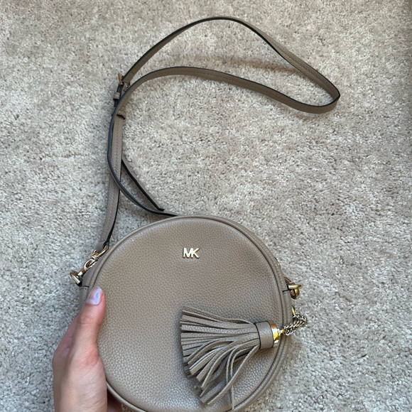 Michael Kors round cross body - beige - Picture 2 of 2